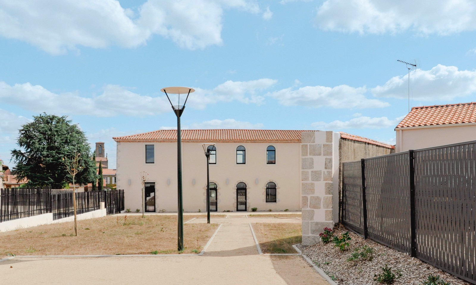 LBLF Architectes - Espace culturel et associatif La Bruffière 85