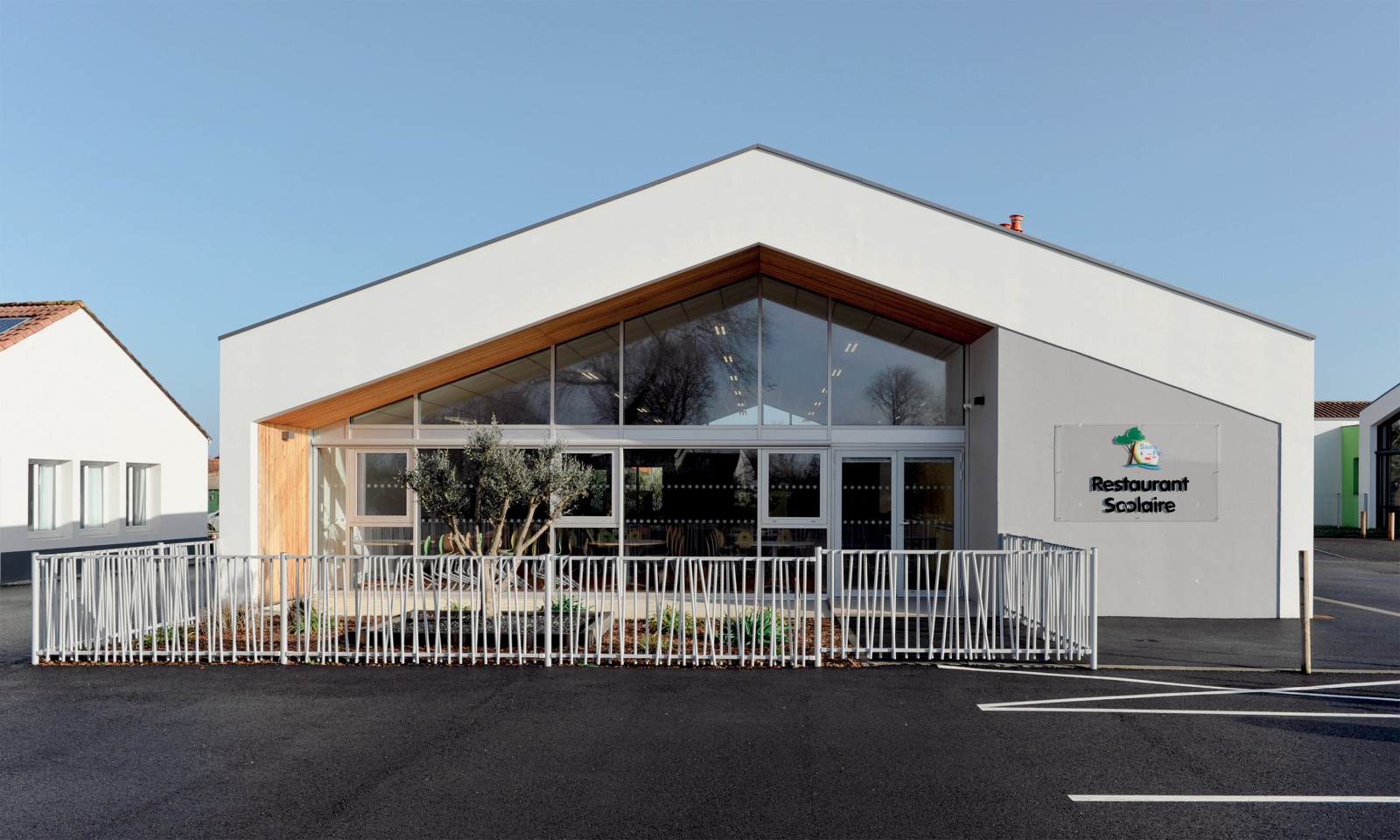 LBLF Architectes - Restaurant scolaire Sainte Foy 85